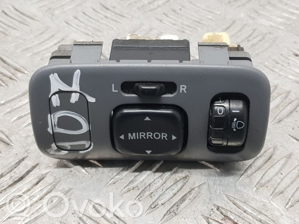 Toyota Yaris Wing mirror switch 