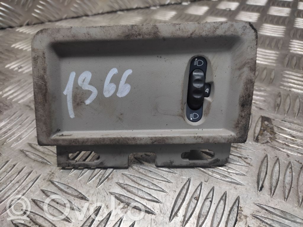 Headlight level height control switch   8200326878