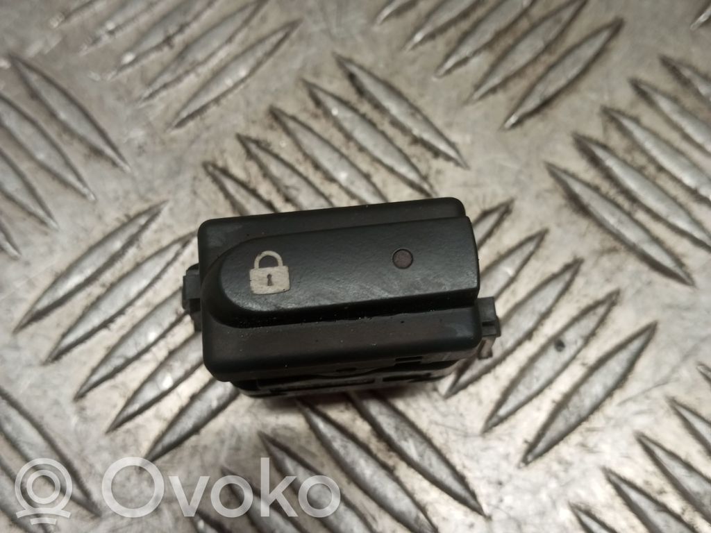Renault Clio II Central locking switch button 