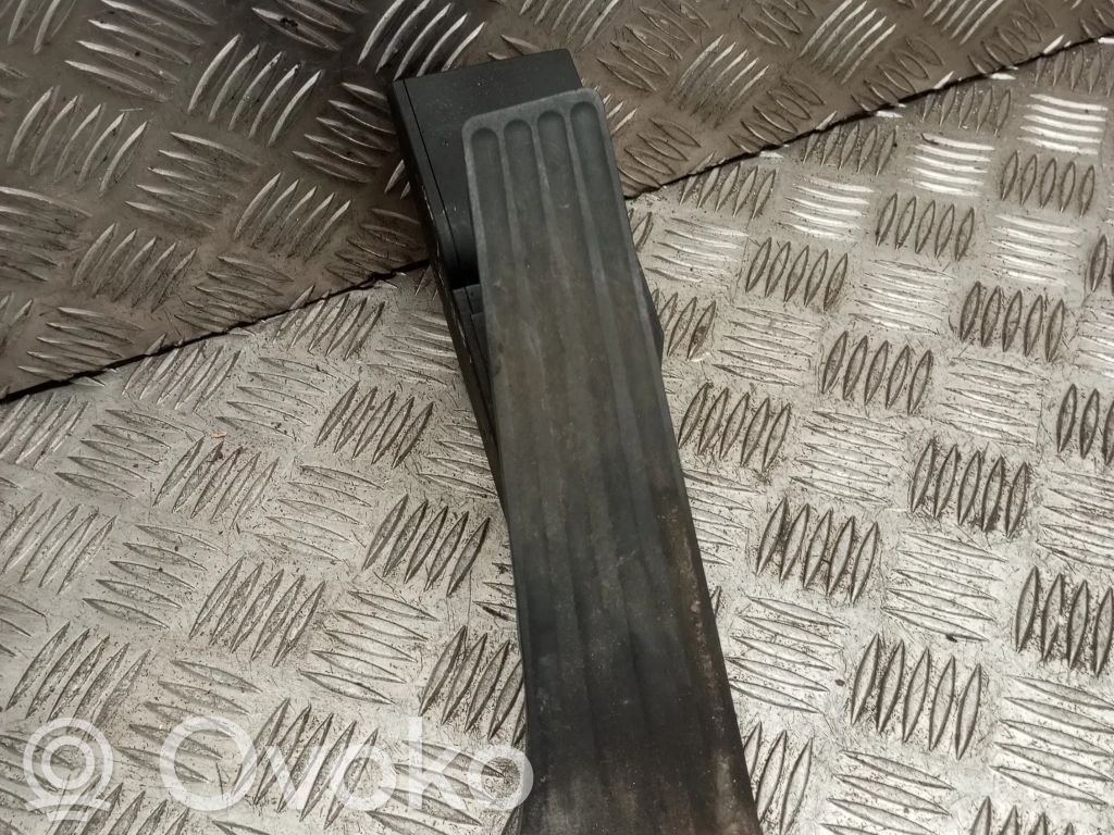 Accelerator throttle pedal   6766930