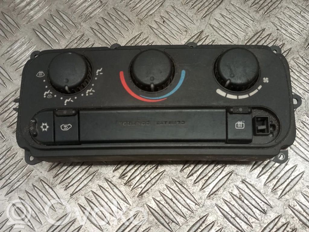 Climate control unit   P05005038AA