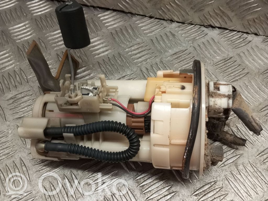 Toyota Corolla Verso E121 Pompa paliwa w zbiorniku 