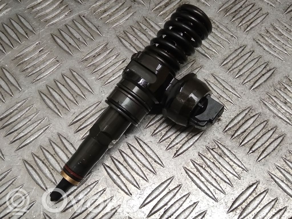 Skoda Octavia Mk2 (1Z) Inyector de combustible 