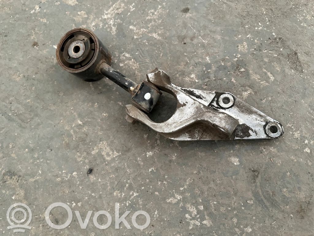 Engine mounting bracket