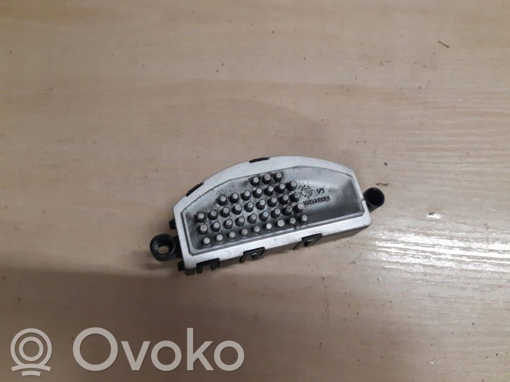 Volkswagen Golf VII Lämpöpuhaltimen moottorin vastus 