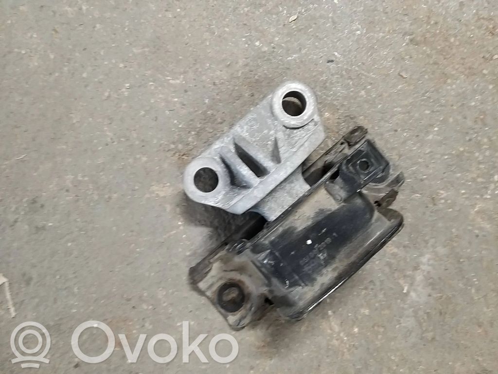 Opel Corsa E Engine mounting bracket 