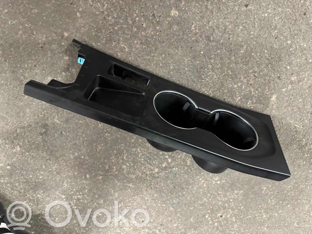 Renault Arkana Muu keskikonsolin (tunnelimalli) elementti 