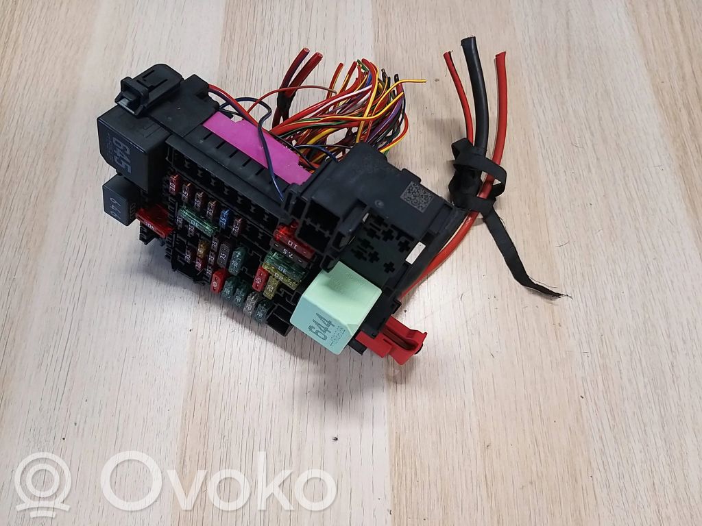 Volkswagen Polo VI Fuse module 