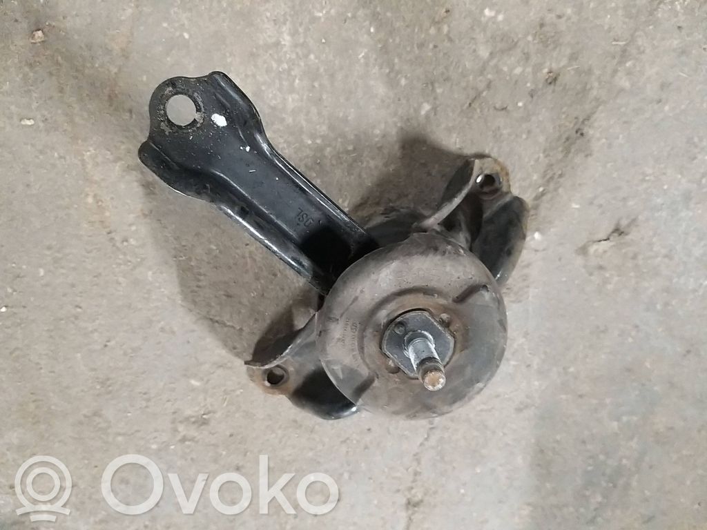 Engine mount vacuum valve