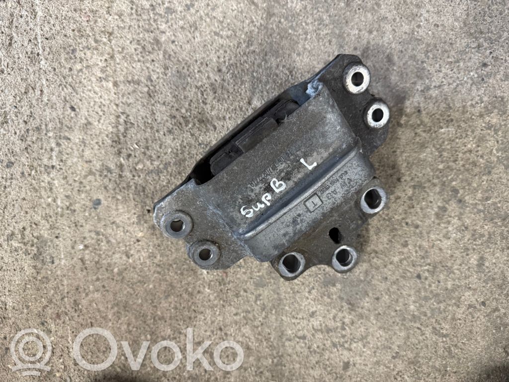 Volkswagen Caddy Engine mount bracket 