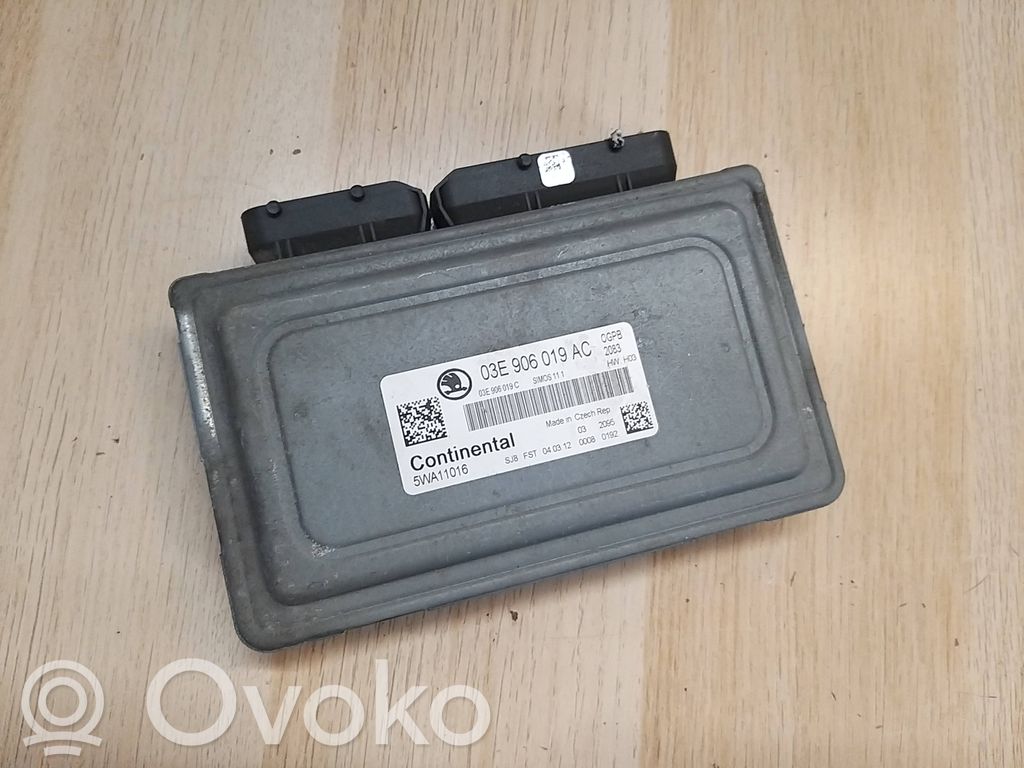 Skoda Fabia Mk2 (5J) Engine control unit/module 
