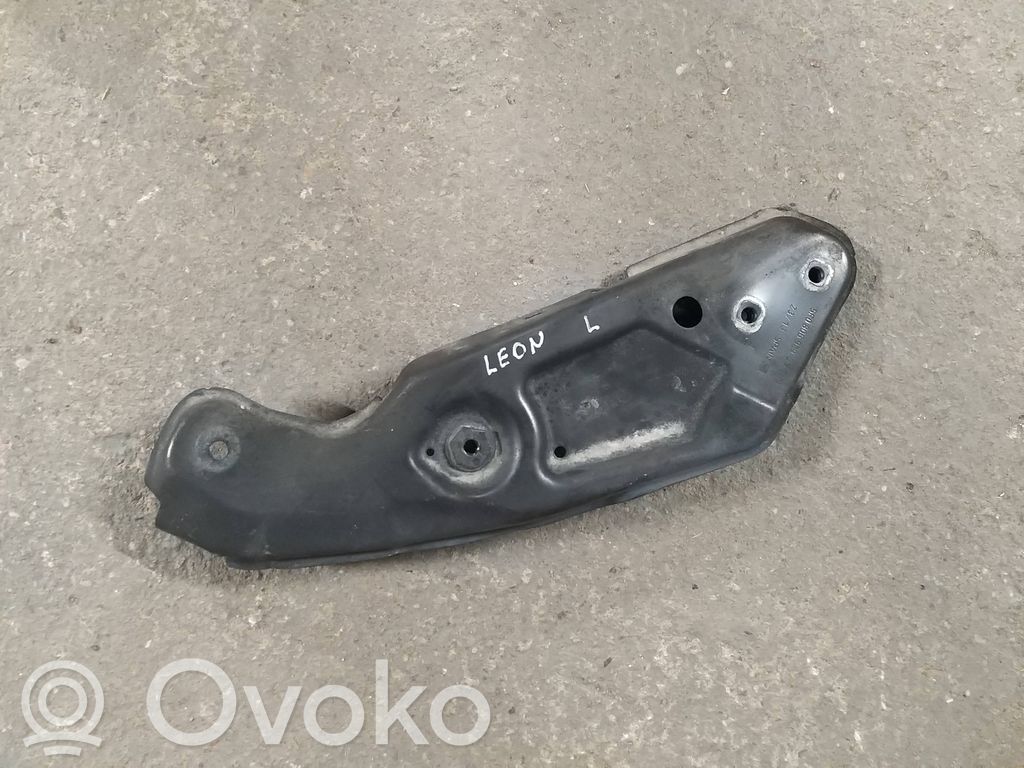 Seat Leon (5F) Jäähdyttimen kehyksen suojapaneelin kiinnike 