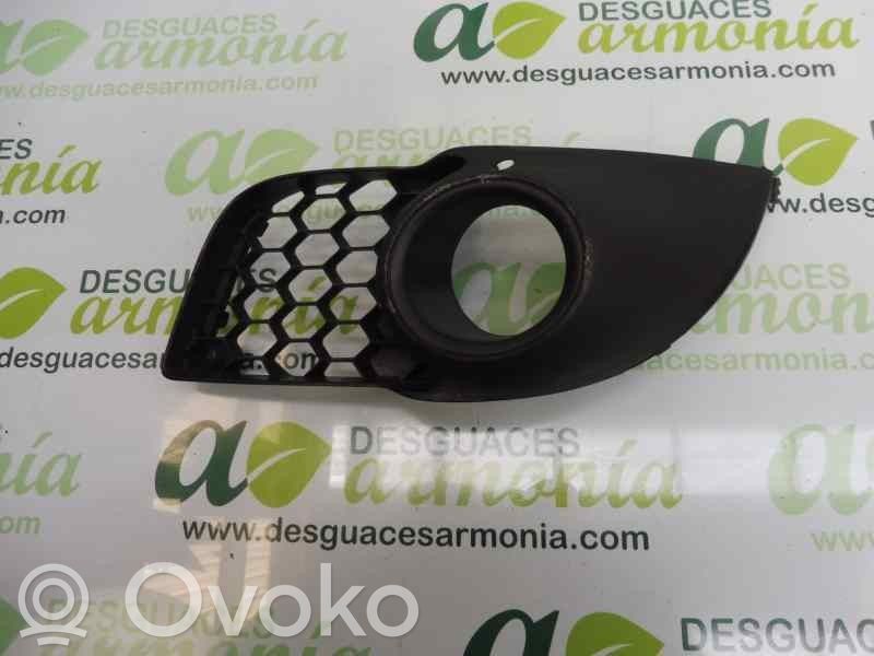 Grille d'aile   8321A123