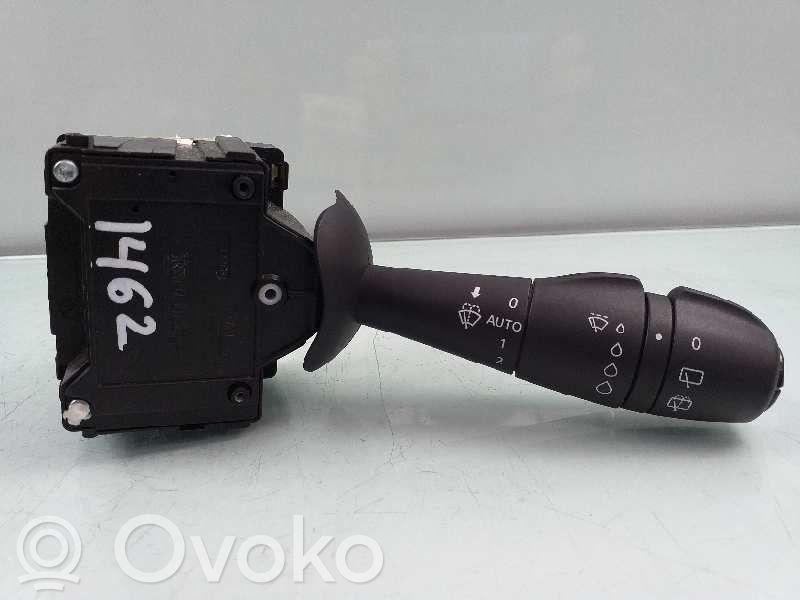 Renault Clio IV Wiper control stalk 