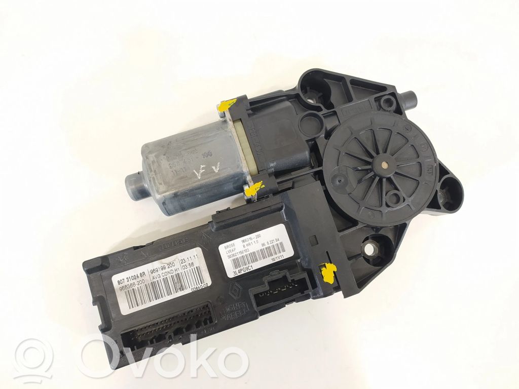 Renault Megane III Silnik regulatora szyby drzwi przednich 