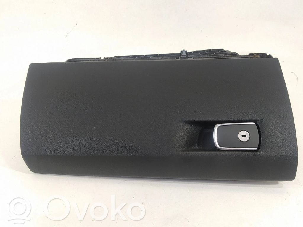 Glove box   51452556381