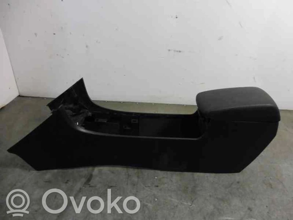 Mazda 323 Elkoņa balsts 
