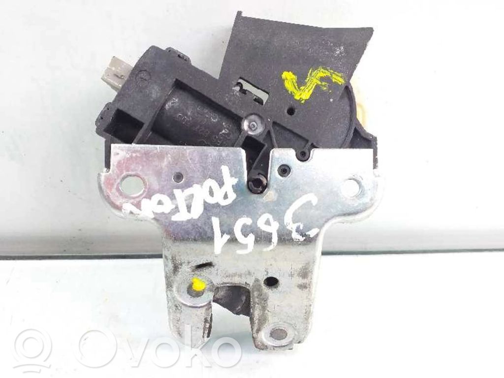 Tailgate lock latch   4F5827505D