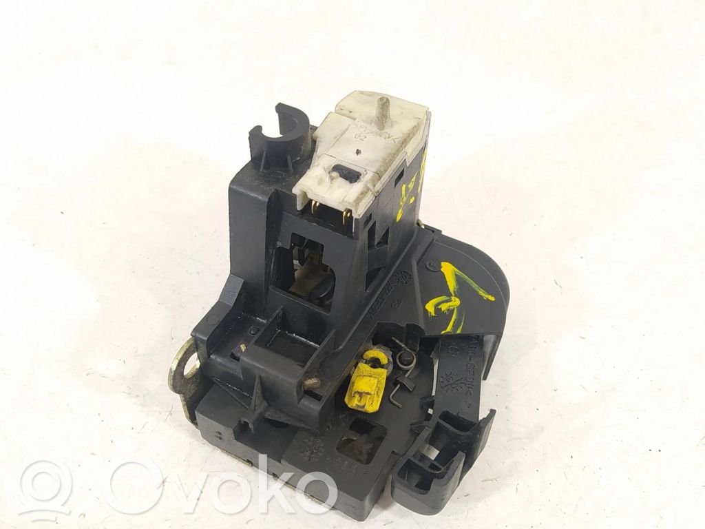 Renault Clio II Priekšpusē slēdzene 