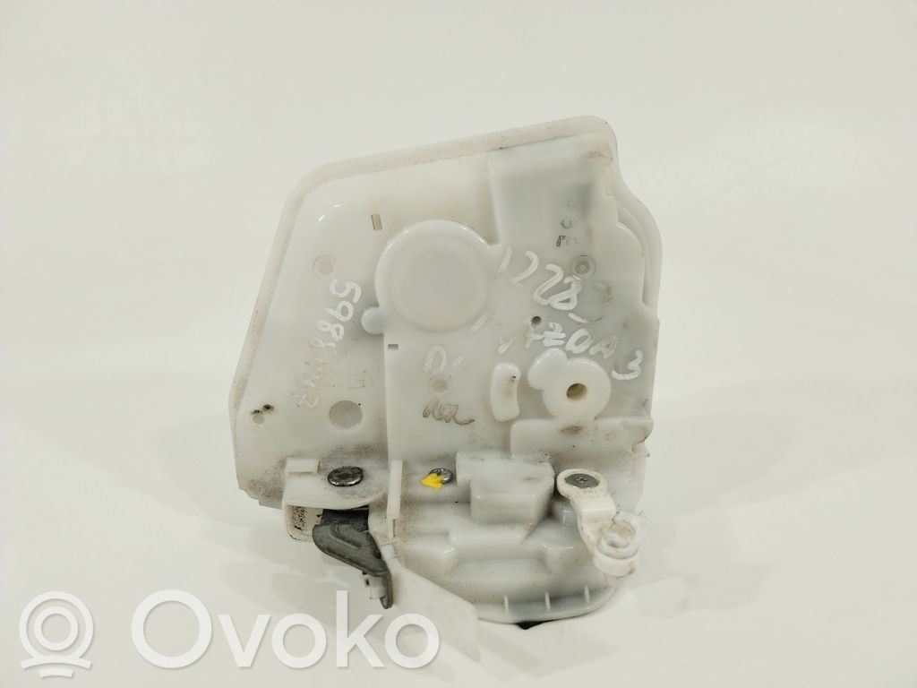Mazda 3 II Front door lock 