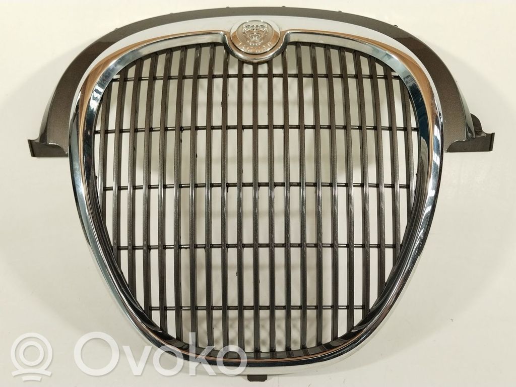 Front grill   4R838A100AB,XR840243