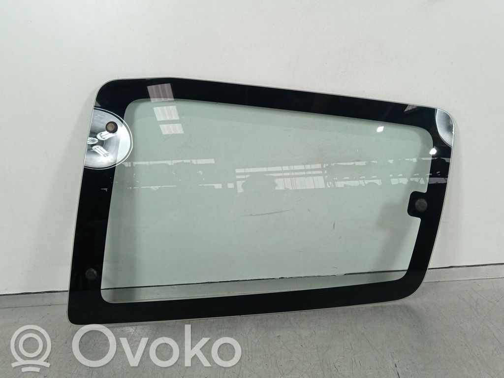 Mitsubishi Montero Vidrio lateral trasero 