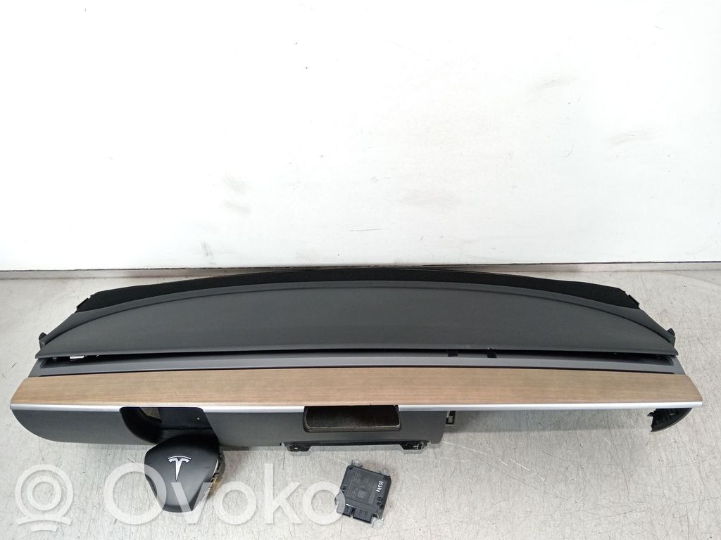 Tesla Model S Oro pagalvių komplektas 