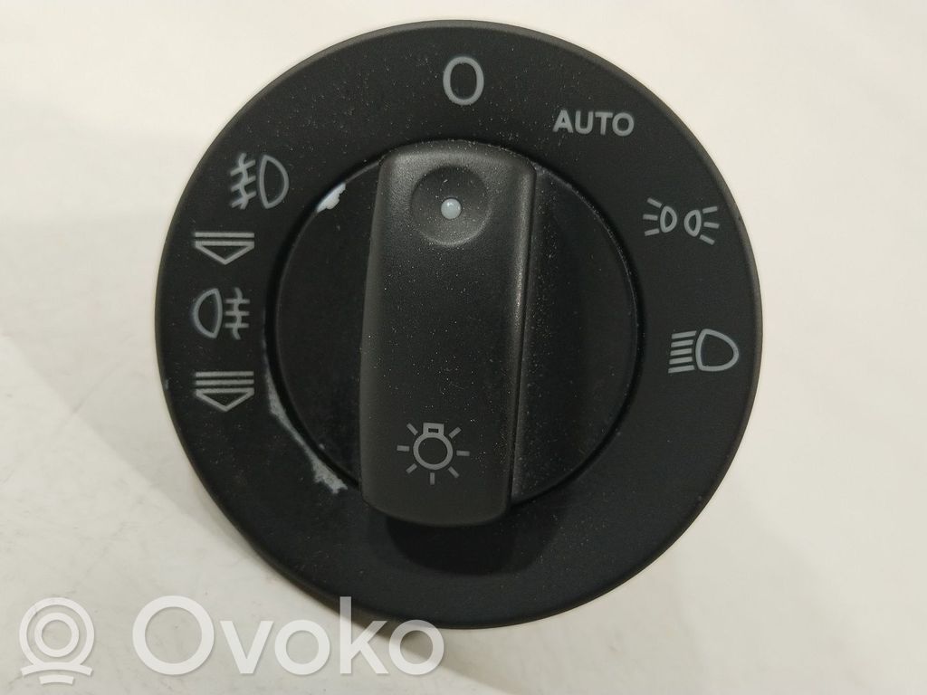 Mittariston valaistuksen säätökytkin   8E0941531D
