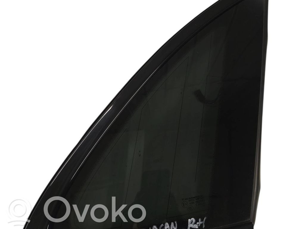 Porsche Macan (95B) Rear side window 