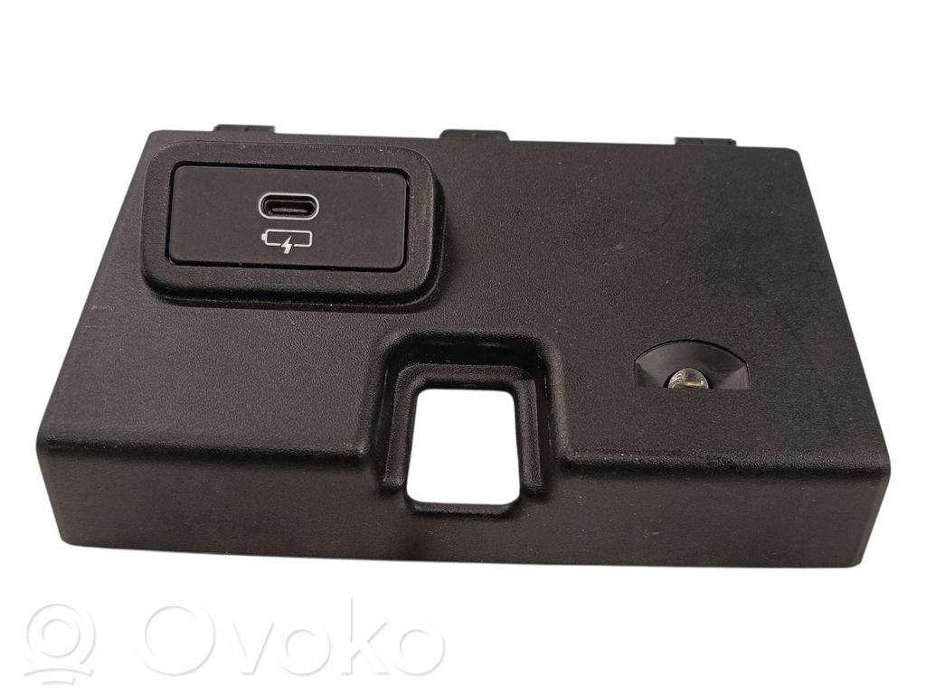 BMW 4 G22 G23 G24 G26 USB socket connector 