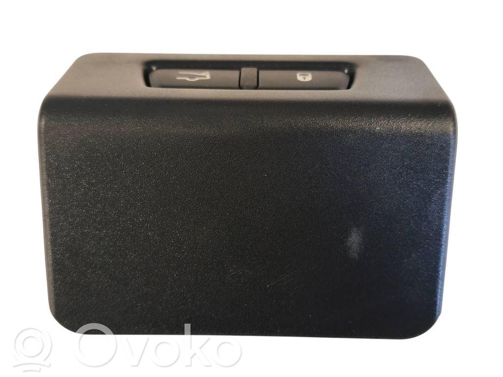 Maserati Ghibli Tailgate/boot open switch button 