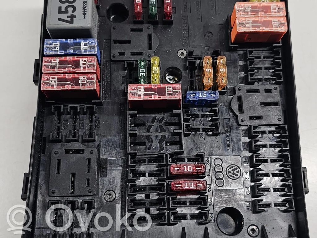 Volkswagen PASSAT B6 Fuse module 