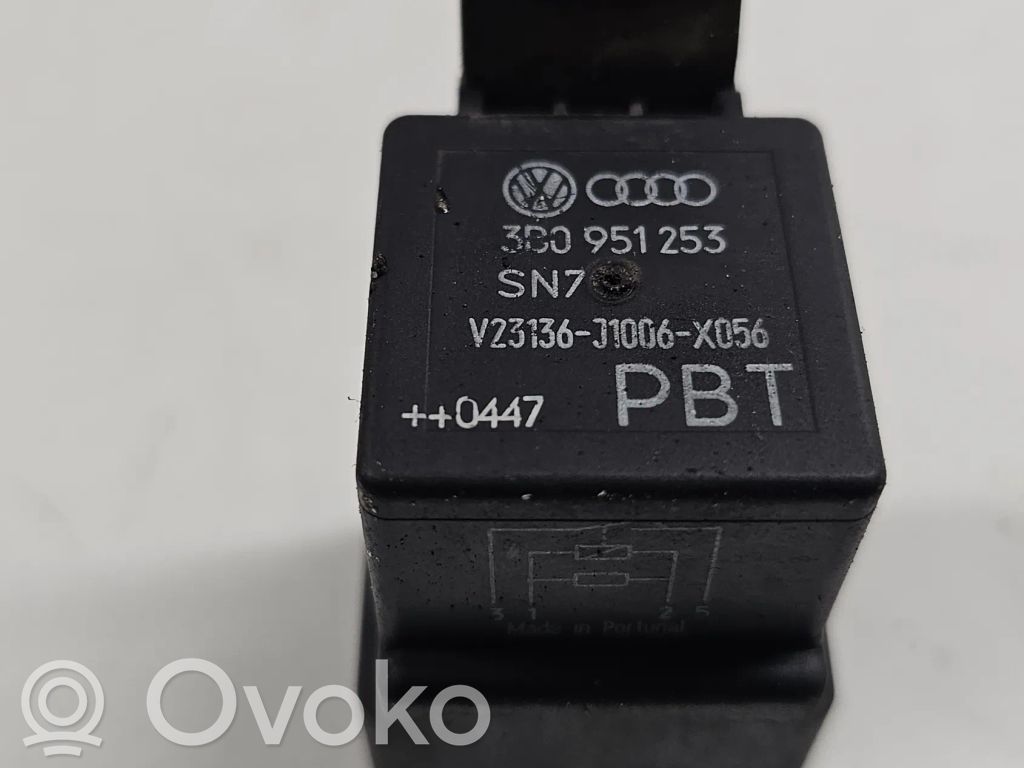 Volkswagen PASSAT B6 Muu rele 