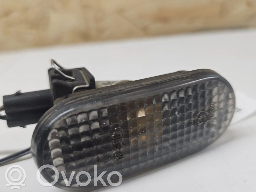 Volkswagen PASSAT B5 Front fender indicator light 