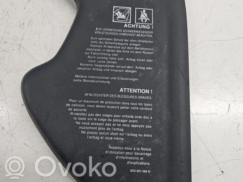 Audi A4 S4 B5 8D Moldura del extremo lateral de panel 