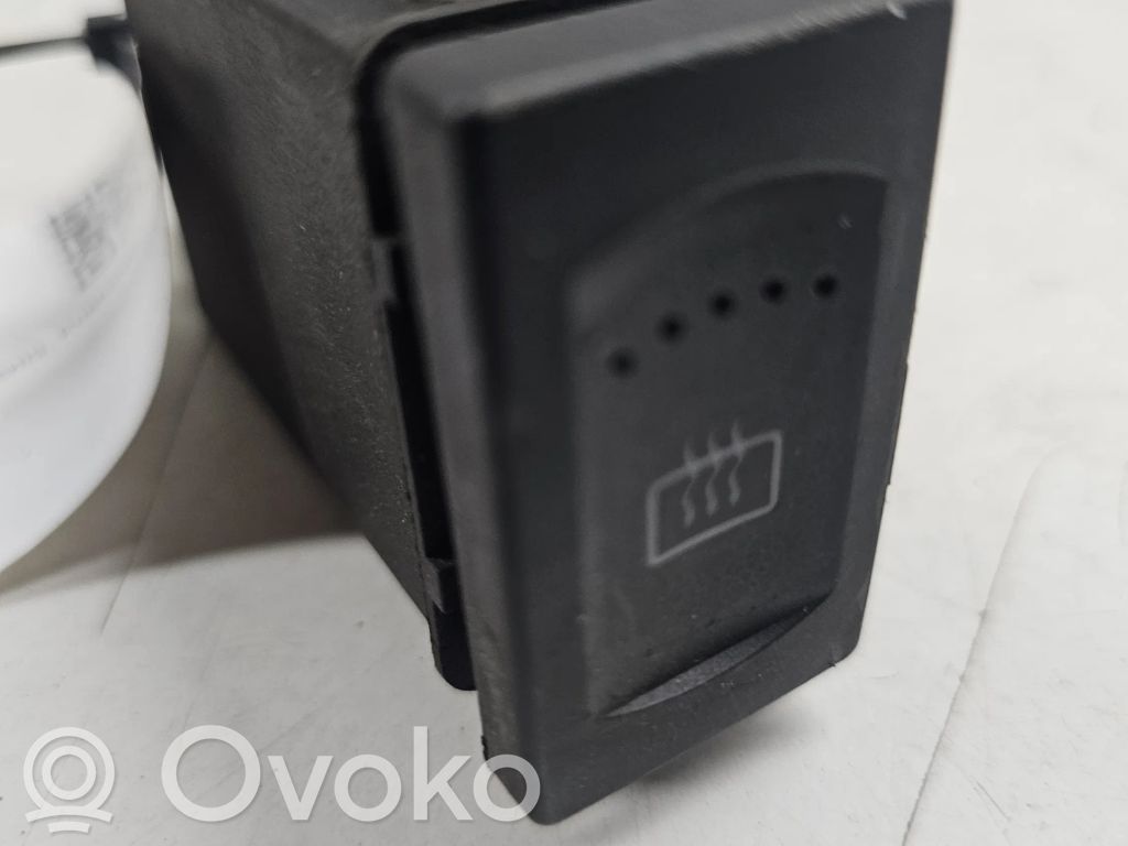 Volkswagen PASSAT B5 Windscreen/window heater switch 