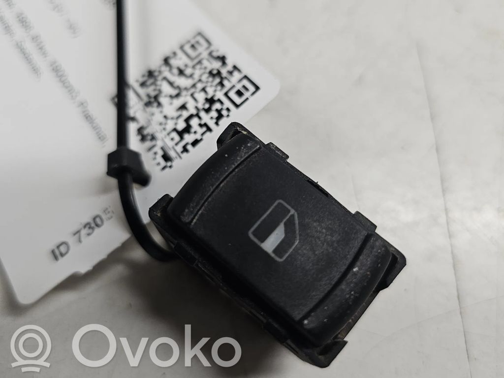 Volkswagen PASSAT B5 Electric window control switch 