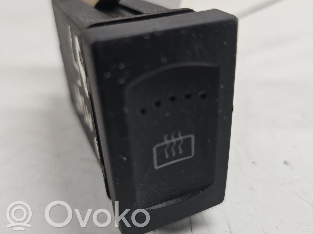 Volkswagen PASSAT B5 Windscreen/window heater switch 