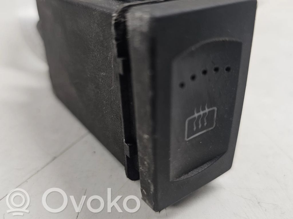 Volkswagen PASSAT B5 Windscreen/window heater switch 