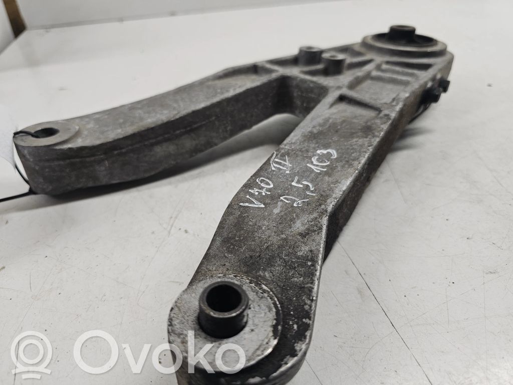 Volvo V70 Engine mounting bracket 