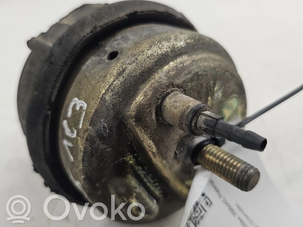 Volvo V70 Engine mount bracket 