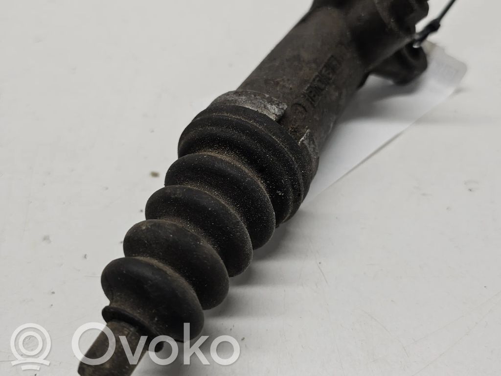 Audi A4 S4 B5 8D Kytkimen apusylinteri 