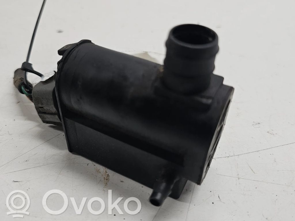 KIA Sorento Windscreen/windshield washer pump 