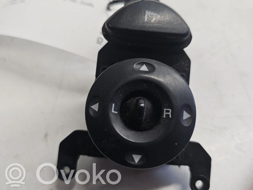Hyundai Santa Fe Wing mirror switch 