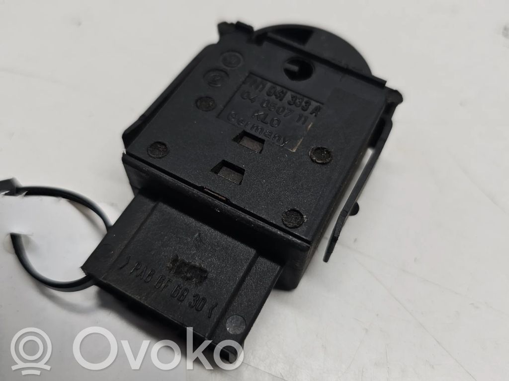 Headlight level height control switch   7M1941333A