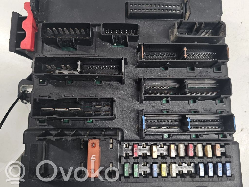 Opel Vectra C Saugiklių blokas 