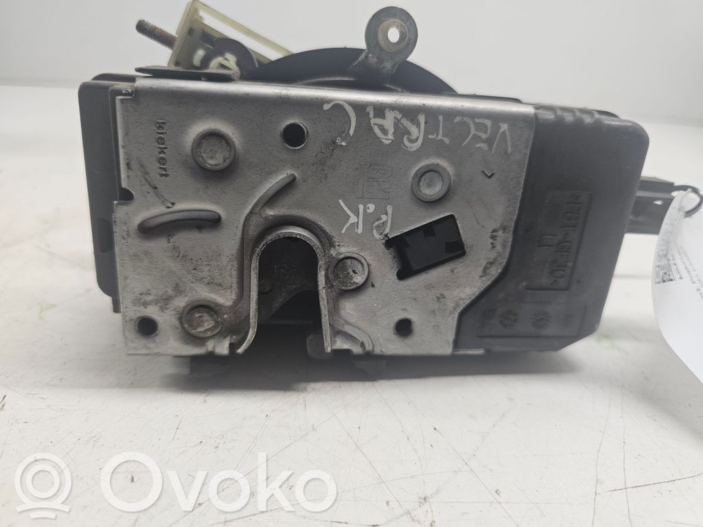 Opel Vectra C Priekšpusē slēdzene 