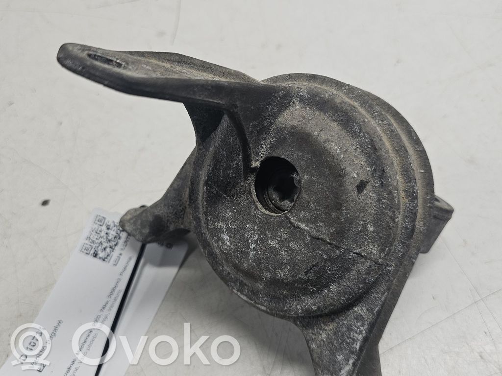 Opel Zafira A Engine mount bracket 