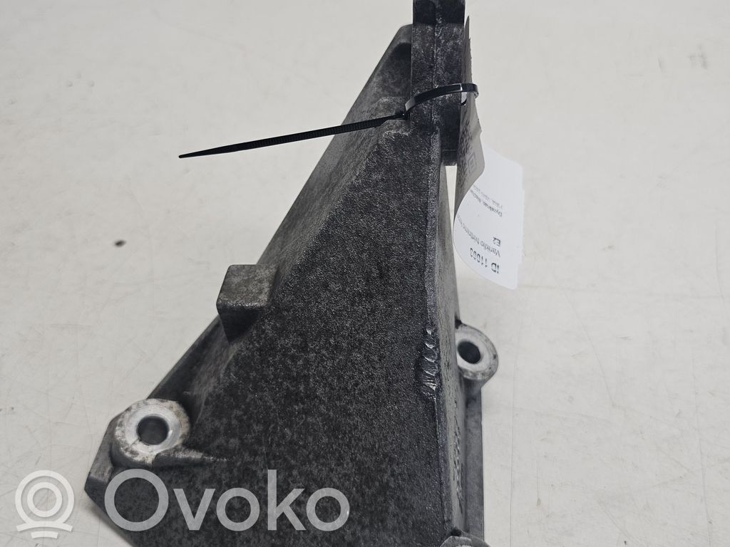 Volvo V70 Engine mounting bracket 