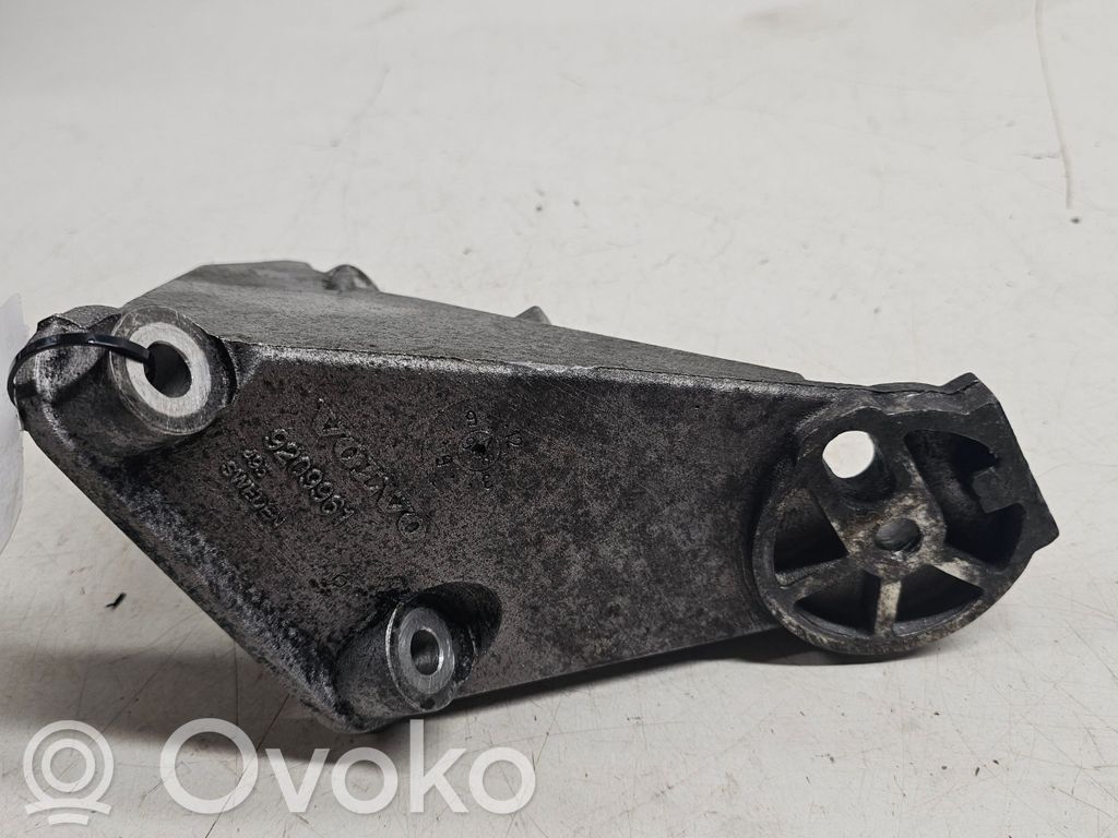 Volvo V70 Engine mounting bracket 